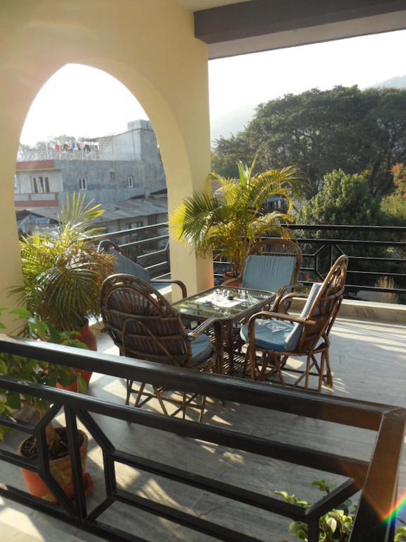 Hotel Nirvana Pokhara Buitenkant foto