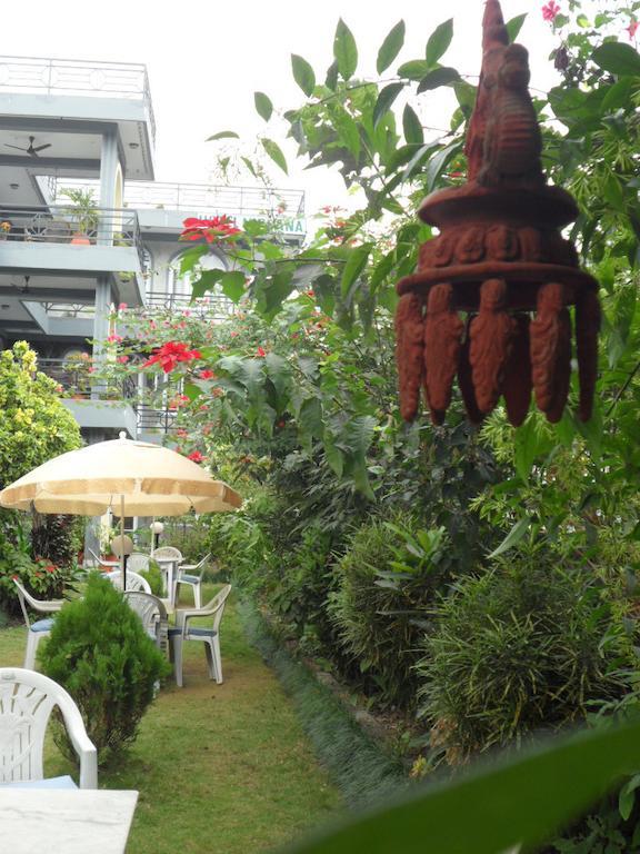 Hotel Nirvana Pokhara Buitenkant foto