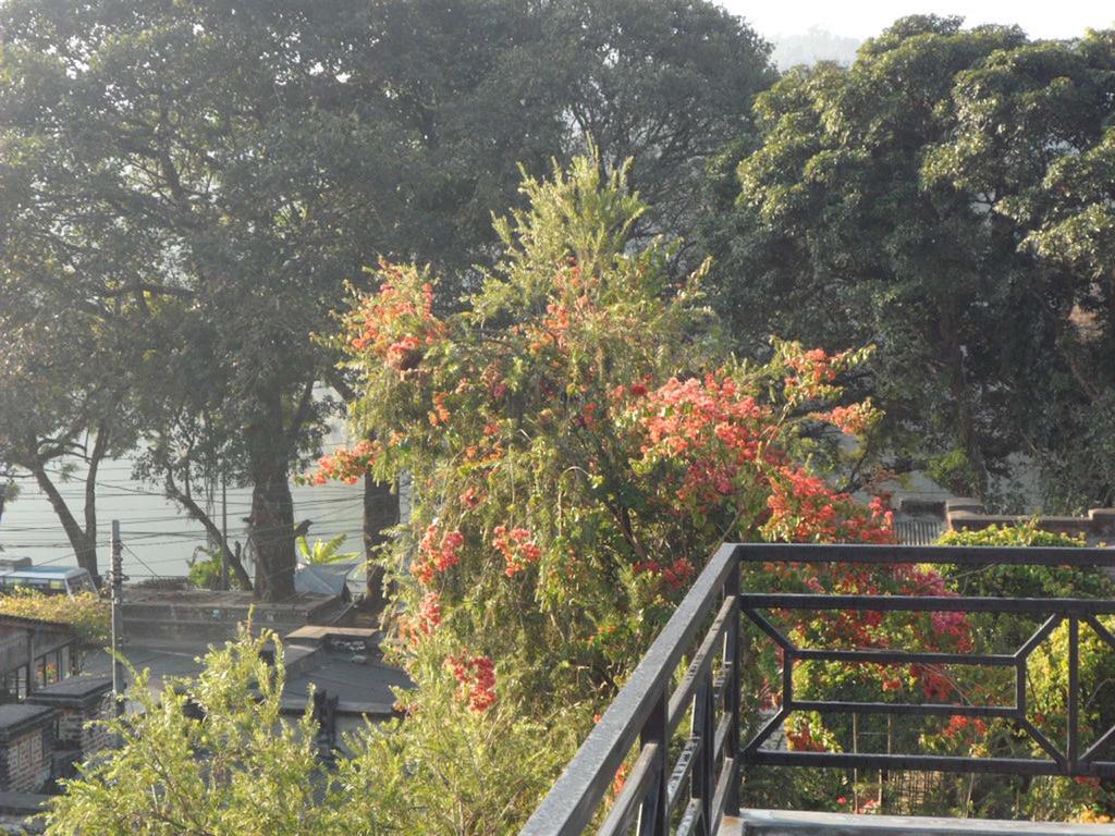 Hotel Nirvana Pokhara Buitenkant foto